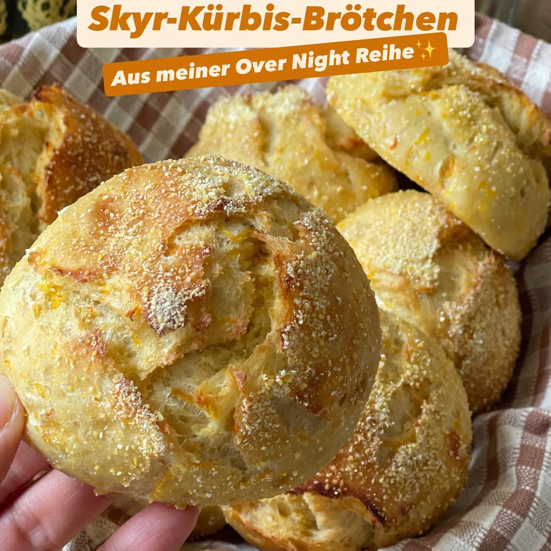Fluffy Overnight Rolls with Grated Pumpkin and Skyr