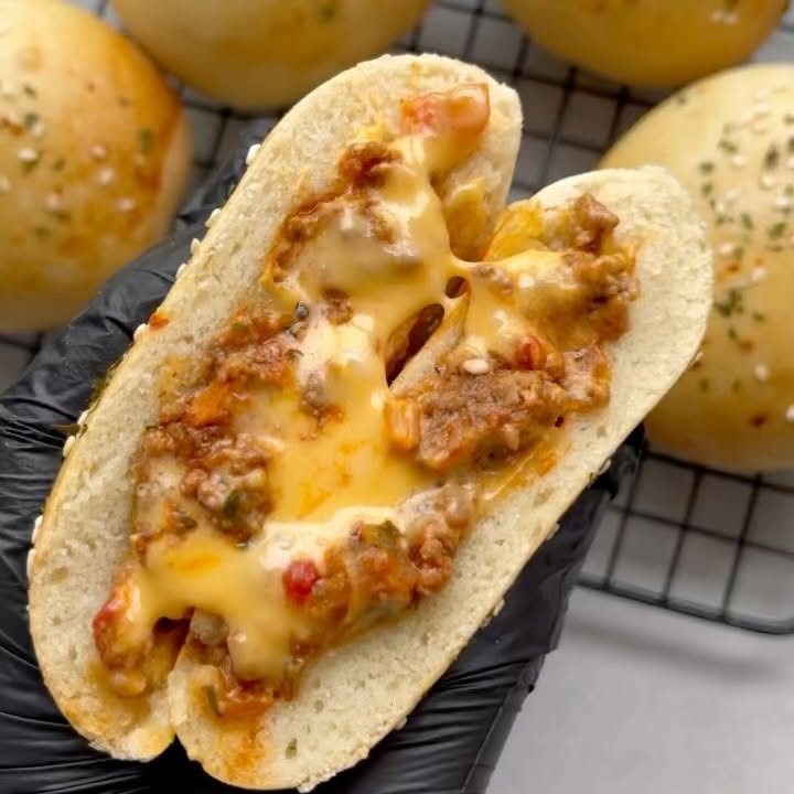 Buns Bolognaise