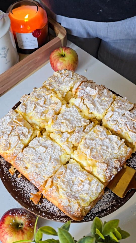 Apple Cheesecake with Almonds