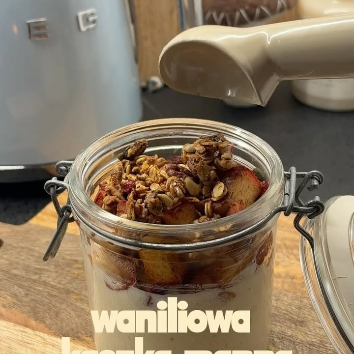 Vanilla Semolina Porridge with Caramelized Apples