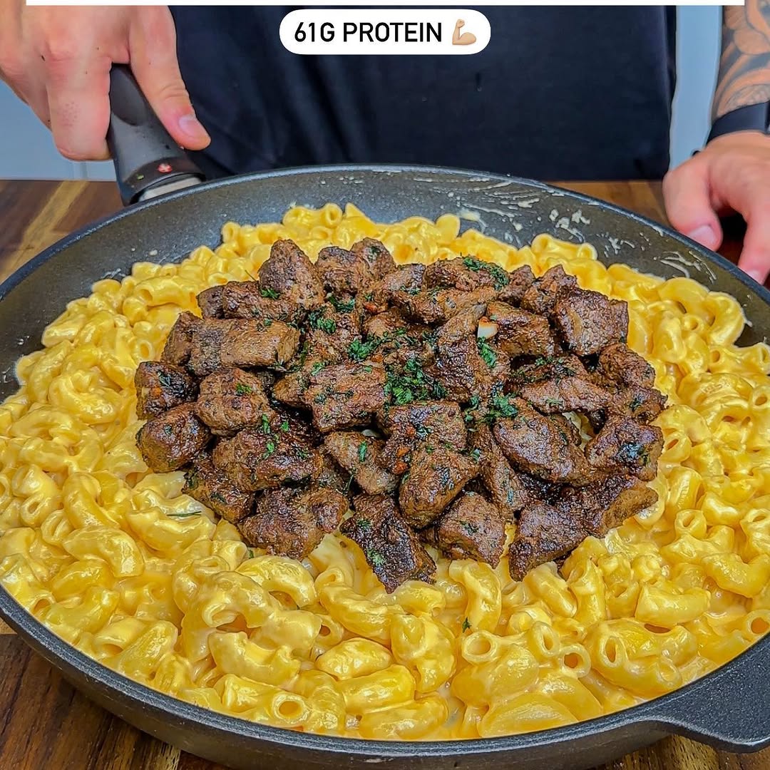 Garlic Butter Steak Mac & Cheese