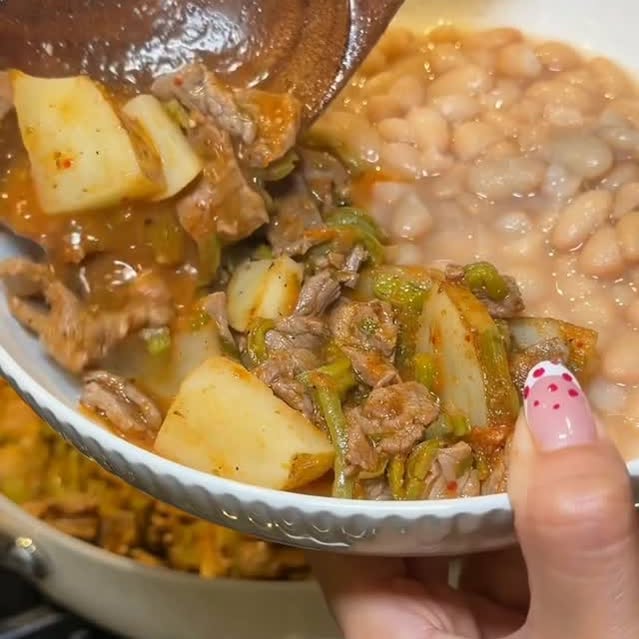 Mexican Beef Steak with Potatoes and Salsa