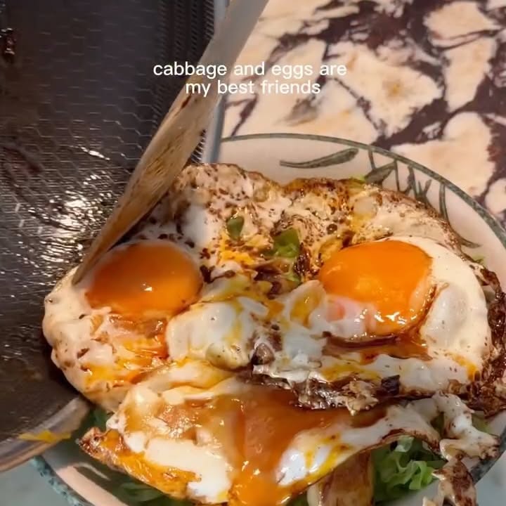 Simple Garlicky Egg Rice with Cabbage