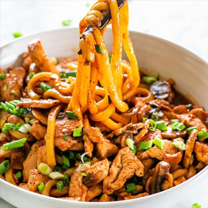 Creamy Chicken and Noodles Casserole