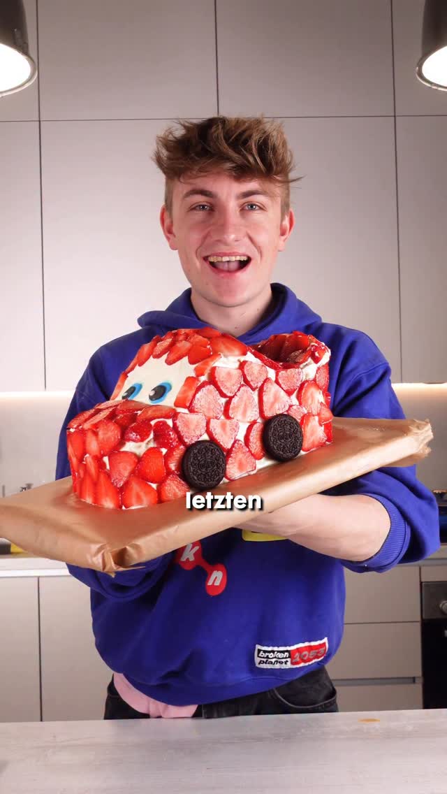 Lightning McQueen Cake