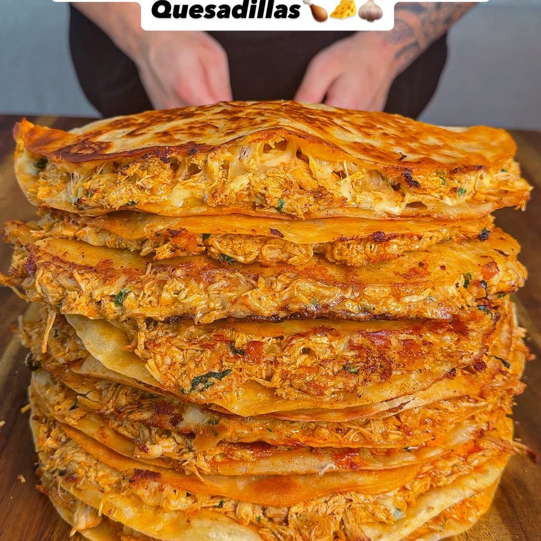 Cheesy & Creamy Garlic Chicken Quesadillas
