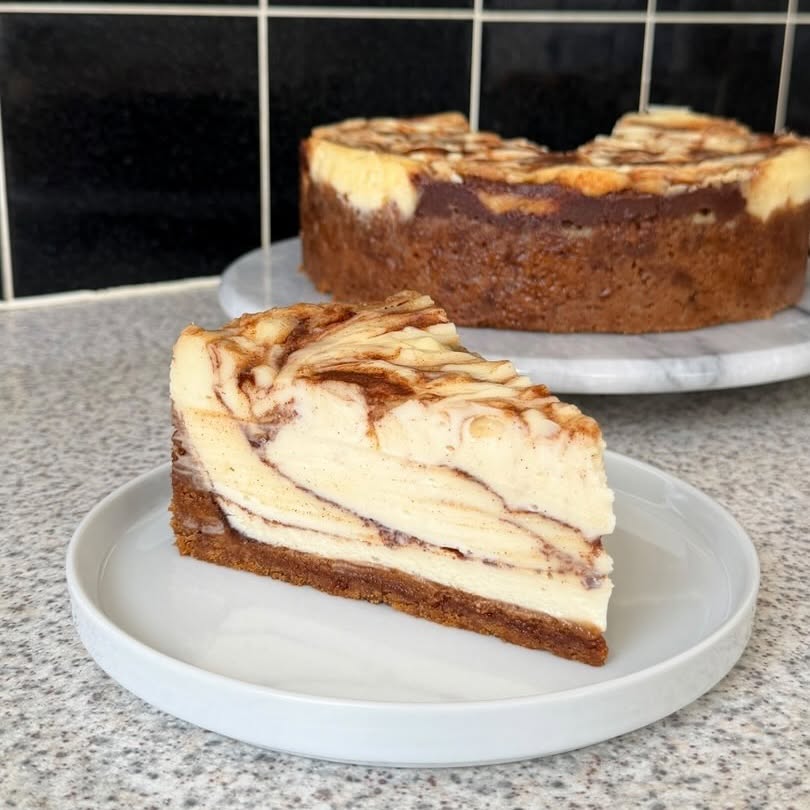 Cinnamon Roll Cheesecake
