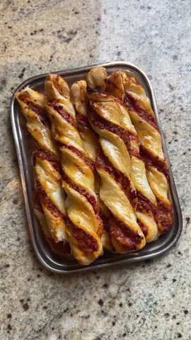 Pizza-style Puff Pastry Bites